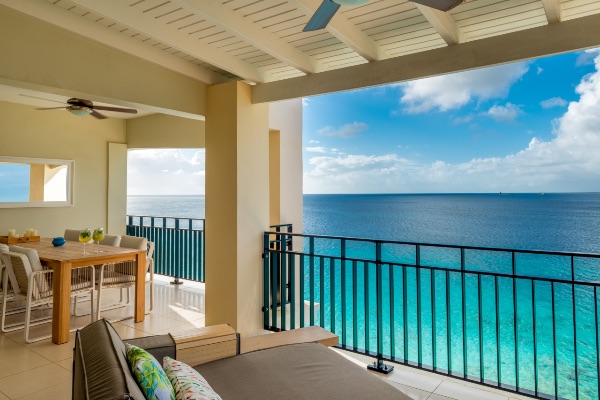 Bellevue Penthouses, two oceanfront penthouses with a modern interieur and a beautiful view.