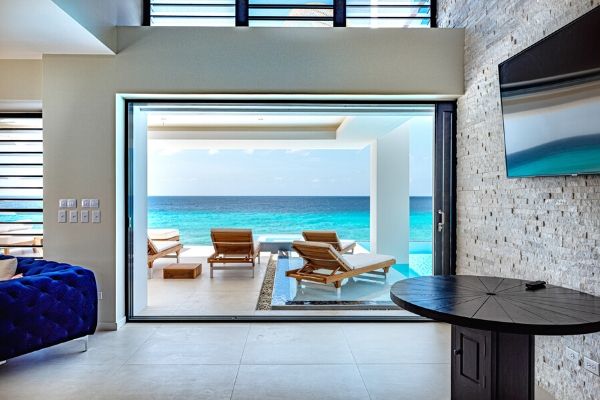 Bonaire Beach villa 2, the most modern and luxury villa of Bonaire. Perfect for large groups.