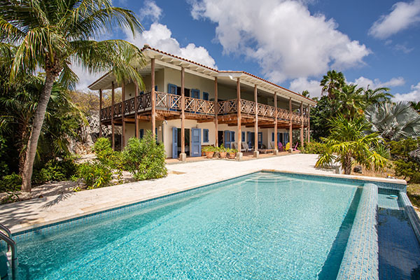 Op zoek naar een relaxte getaway? Villa Tranquila is de perfecte plek met directe toegang tot de oceaan.