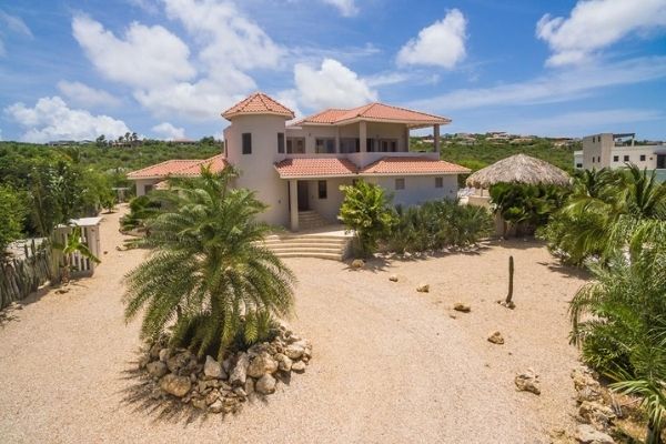 Crown Court 6  is a stunning 7 bedrooms and 5,5 bathrooms villa with large pool and jacuzzi in the upscale Sabadeco Crown Court area. This property has been SOLD.