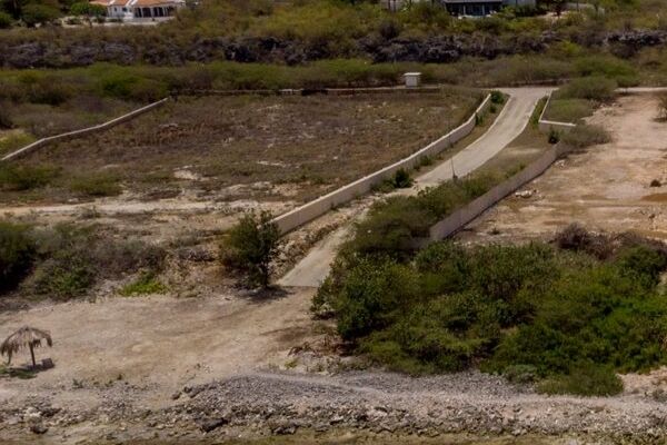 Keys 15/16 is an enormous double lot lifted almost 40 meters above the ocean. Unfortunately this was one of the last oceanfront lots in Sabadeco Keys, this property is SOLD.