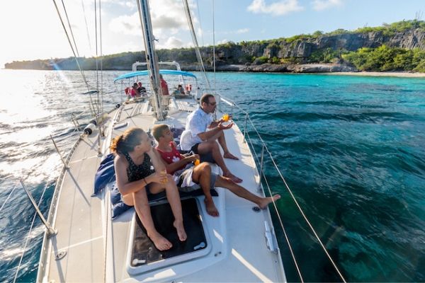 Experience the Caribbean Sea on a sail boat with SoloBon Sailing.
