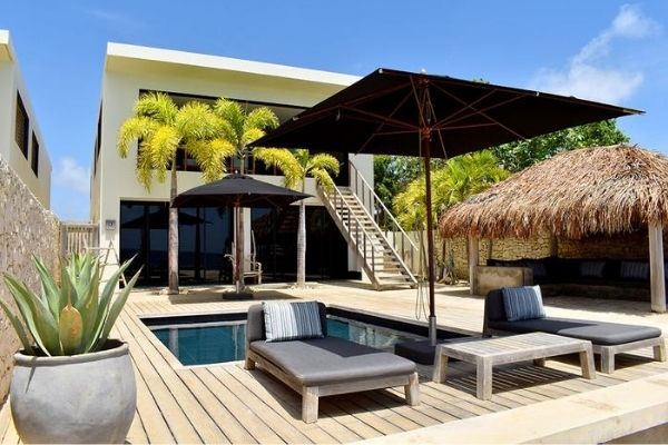 Nos Shelu, an ocean front villa designed by Piet Boon. Go diving right in front of the villa..