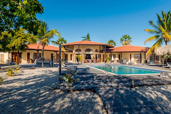 Villa Mariposa is the perfect villa for dive groups. The villa has 4 bedrooms, 4 bathrooms and a locked dive room. Jump into the large swimming pool in the morning and watch the sunsets at night!