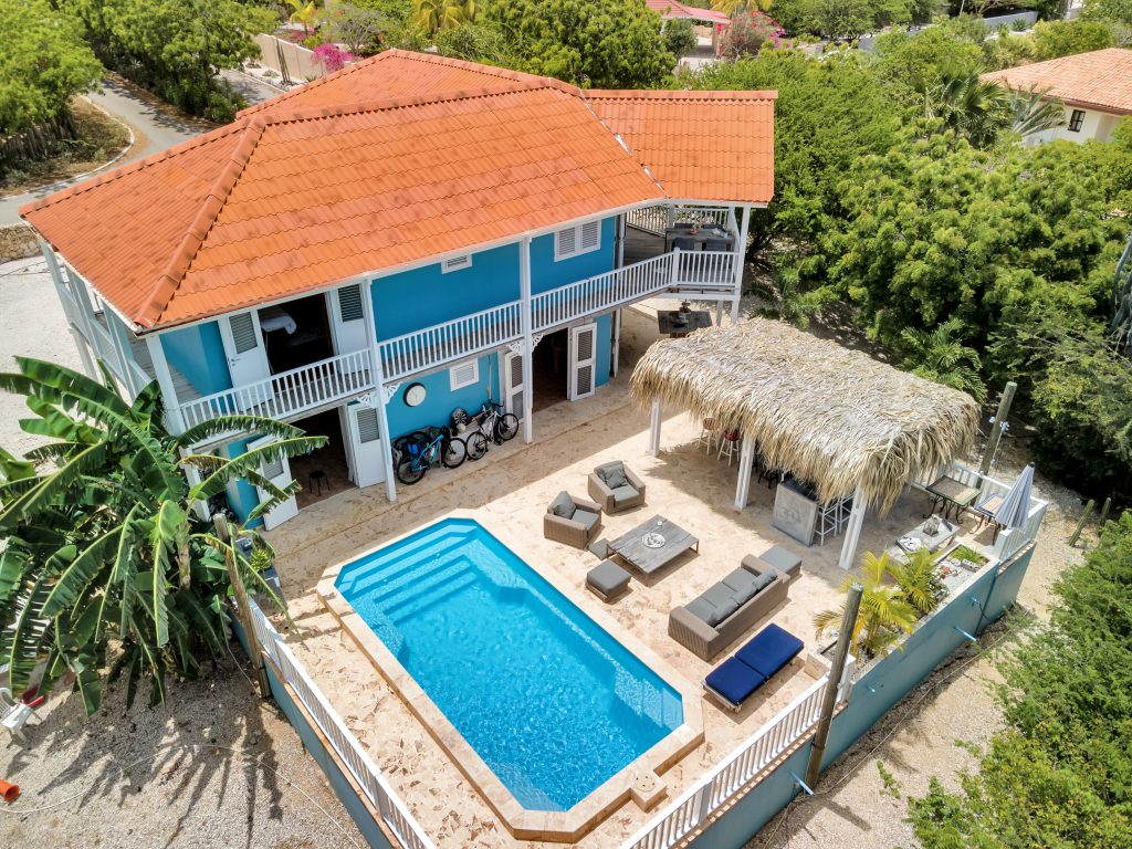 Sababadeco Crown Court 23 is located in the up-scale area of Sabadeco. This wonderful home has 4 bedrooms, 4 bathrooms, a large swimming pool and is situated on a large plot.