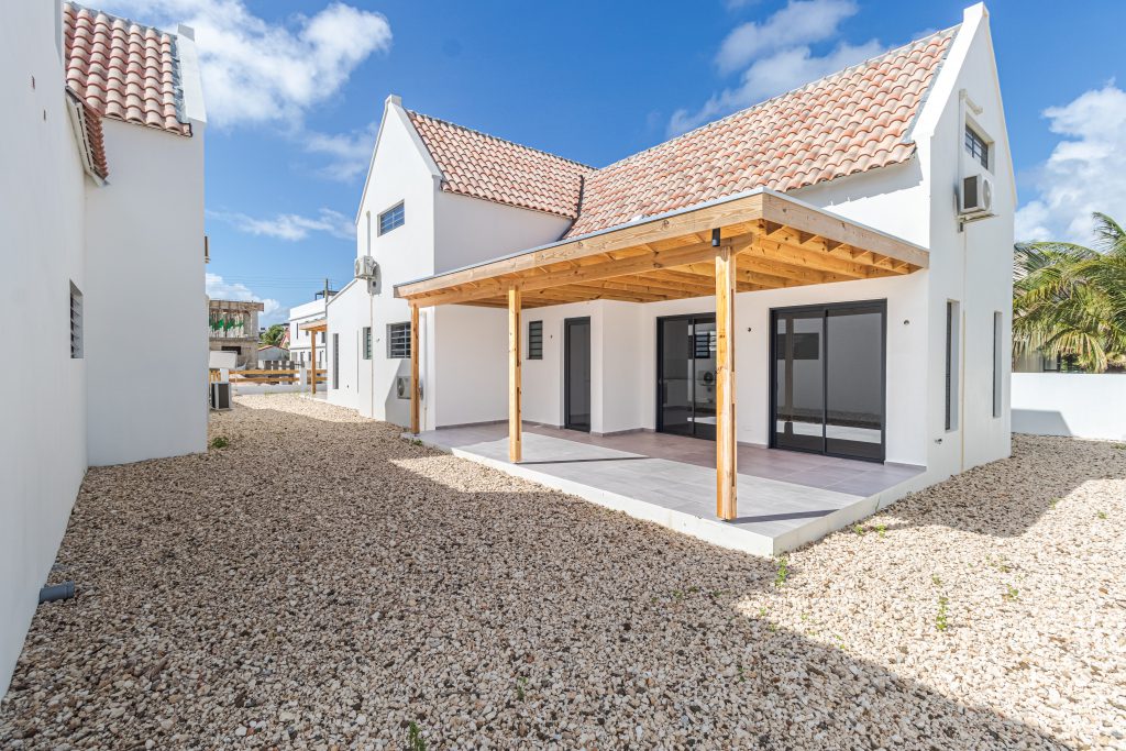 Een heerlijk nieuwbouwappartement met 3 slaapkamers en 2,5 badkamers gelegen in de populaire woonwijk Belnem op Bonaire.
