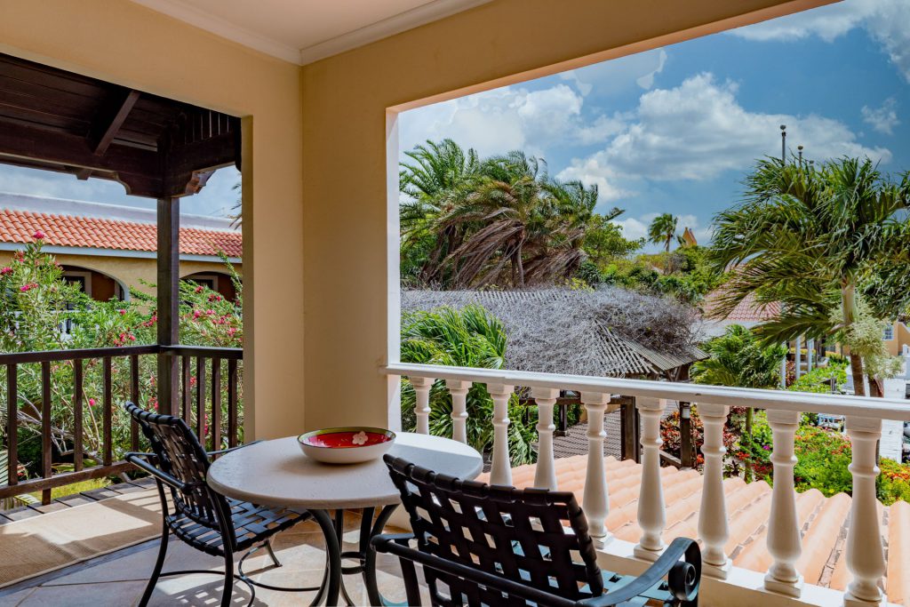 Buganville apartment 925 is a two-bedroom apartment located on the quiet and luxurious beach resort ‘Harbour Village’ and overlooks the beautiful Harbor Village marina.