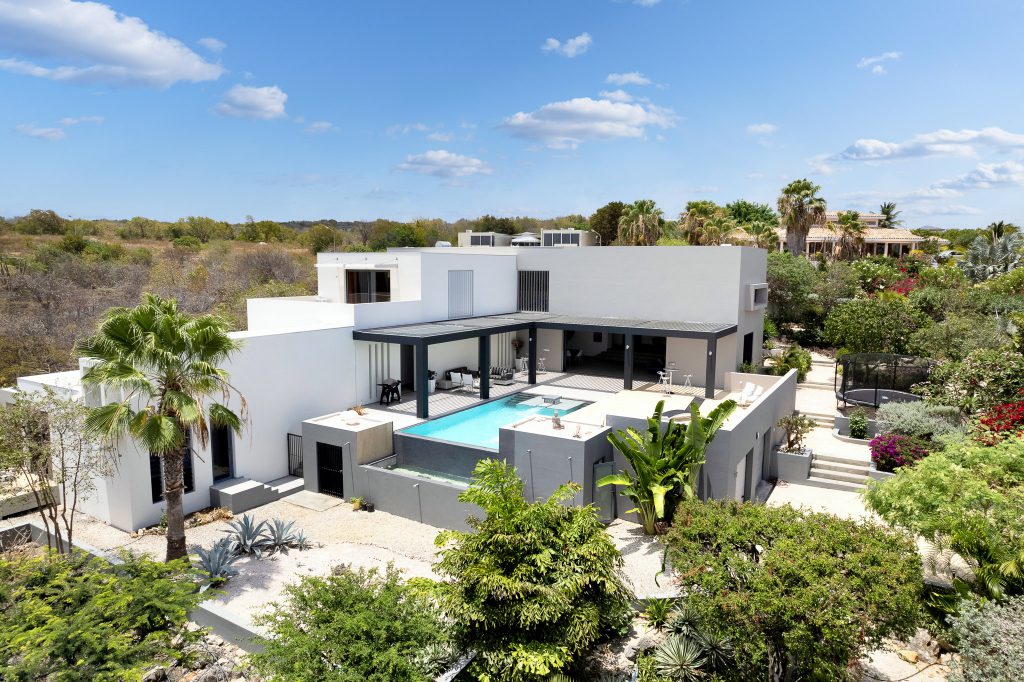 For sale, Crown Terrace 86: Luxury and very modern villa with panoramic views over Bonaire in the popular residential area of Sabadeco.
